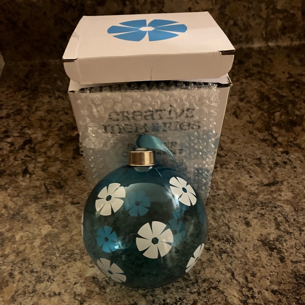 🎄✂️ Creative Memories Shutter Ornament